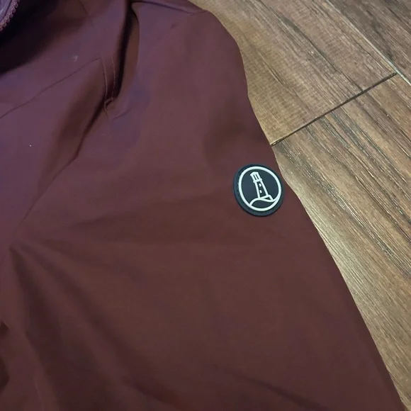 Lands' End Women's Maroon water resistant jacket - Picture 4 of 7
